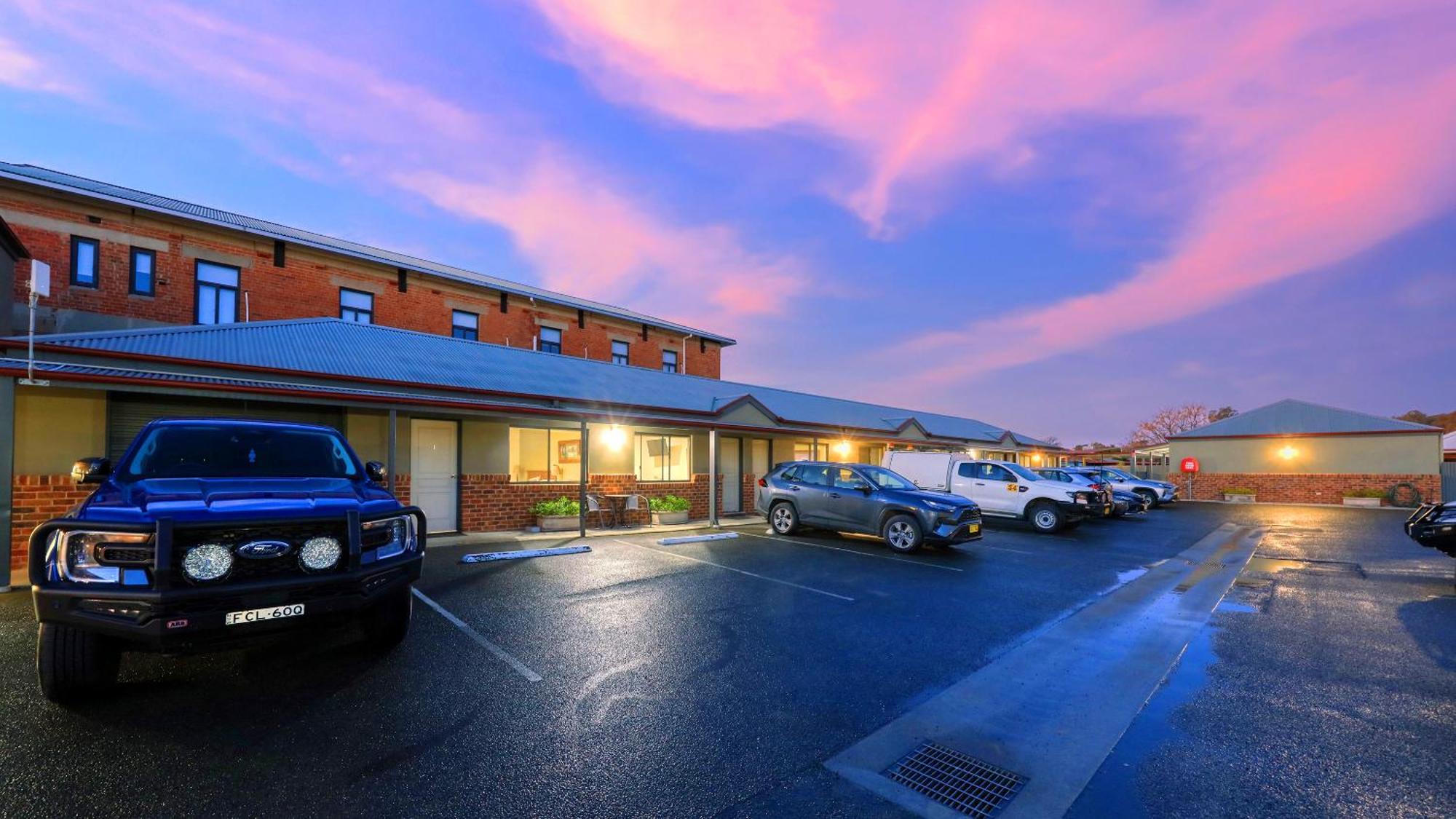 The Saltbush Motor Inn Hay Eksteriør billede