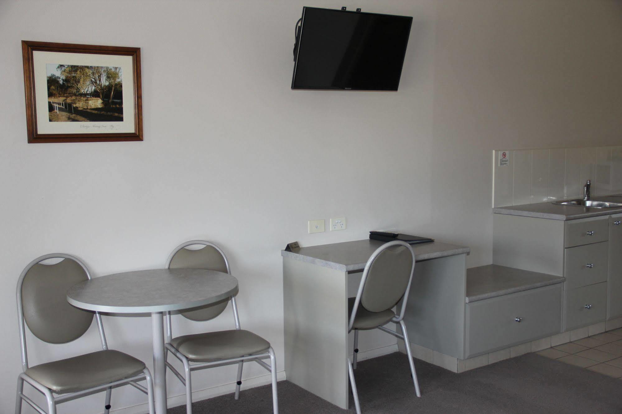 The Saltbush Motor Inn Hay Eksteriør billede