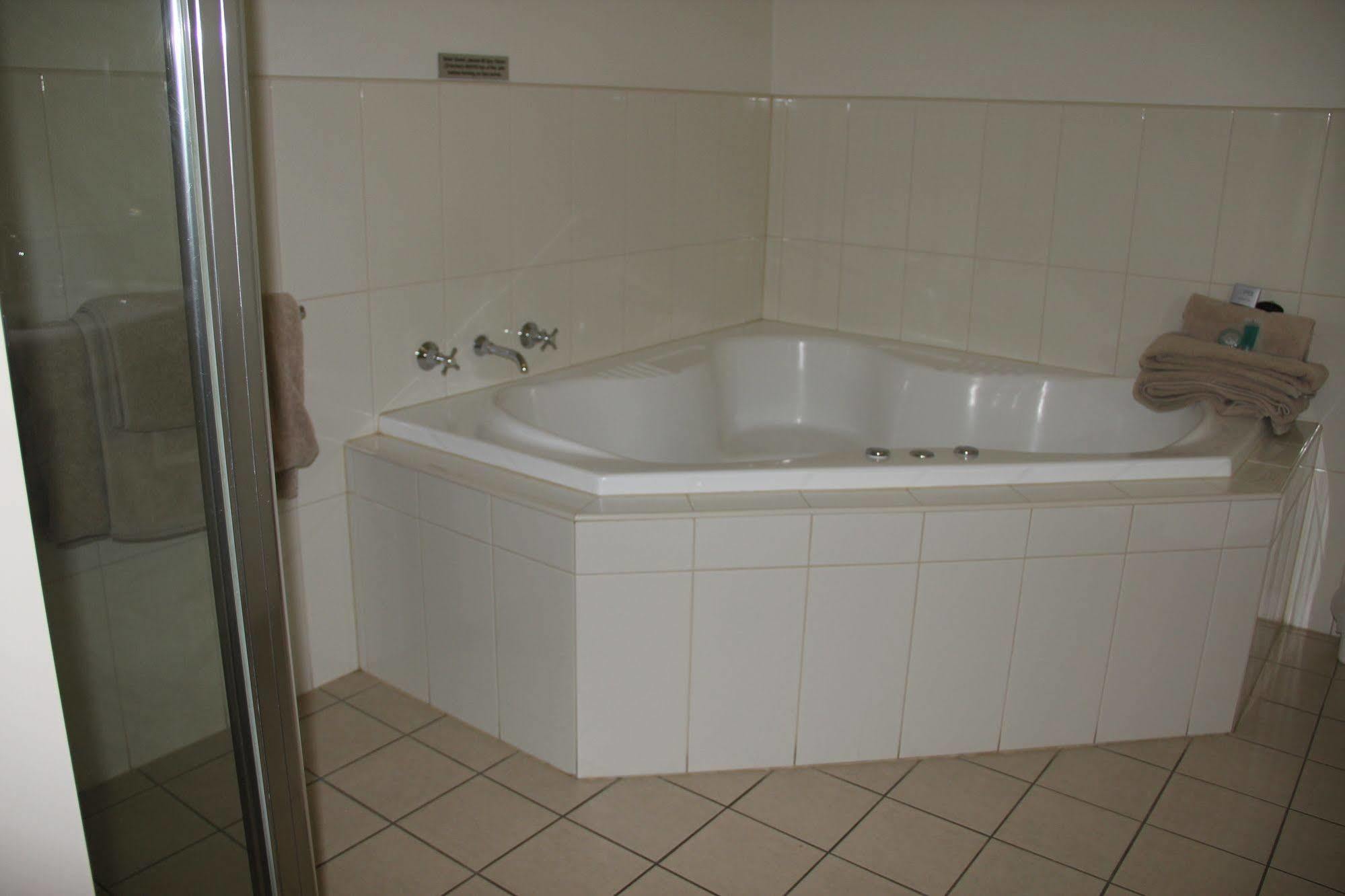The Saltbush Motor Inn Hay Eksteriør billede